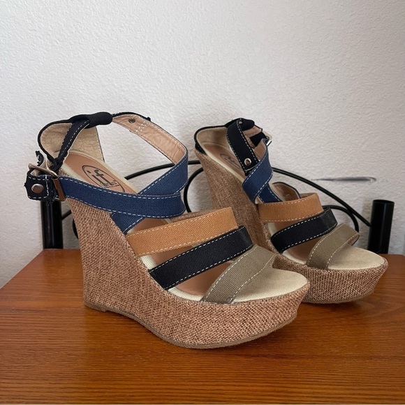 Women's Carrini Platform Shoes size 7.5 - Picture 1 of 5